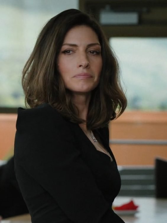 Yellowstone Season 5 Wendy Moniz Blazer