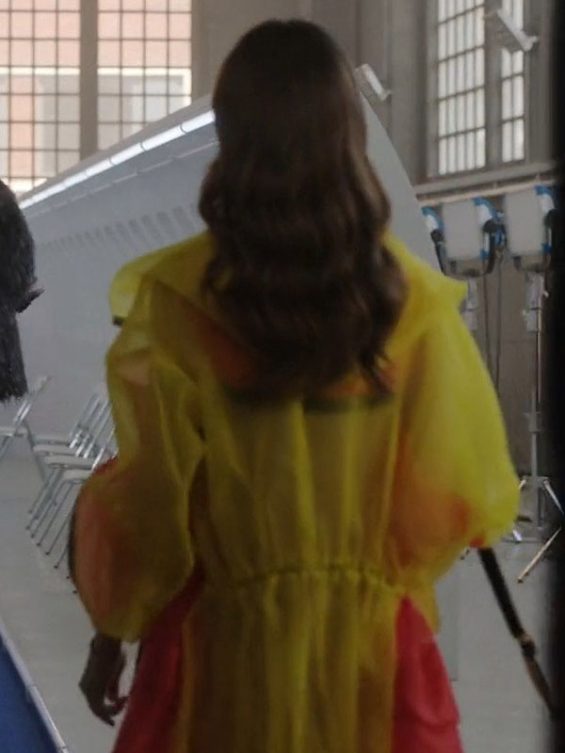 Emily in Paris S03 Lily Collins Yellow Jacket