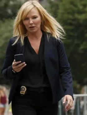 Amanda Rollins Blazer in black with tailored fit and structured lapels