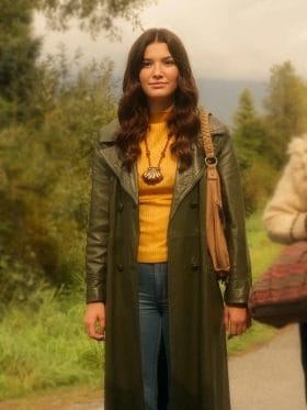 Firefly Lane S02 Ali Skovbye Coat