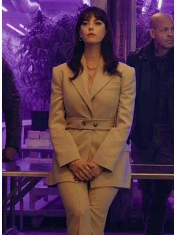 The Gentlemen Susie Glass Beige Coat (1) The Gentlemen Susie Glass Beige Coat (1)