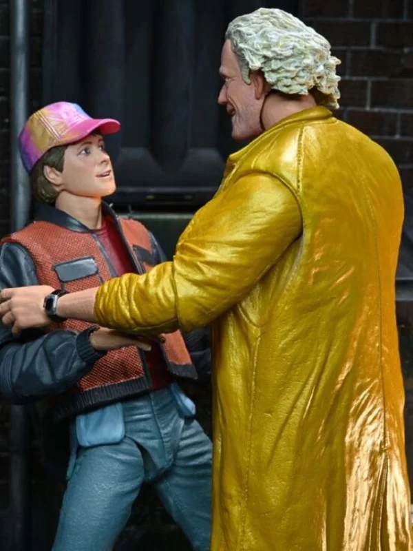 Long satin men's coat with soft viscose lining and open hem cuffs.