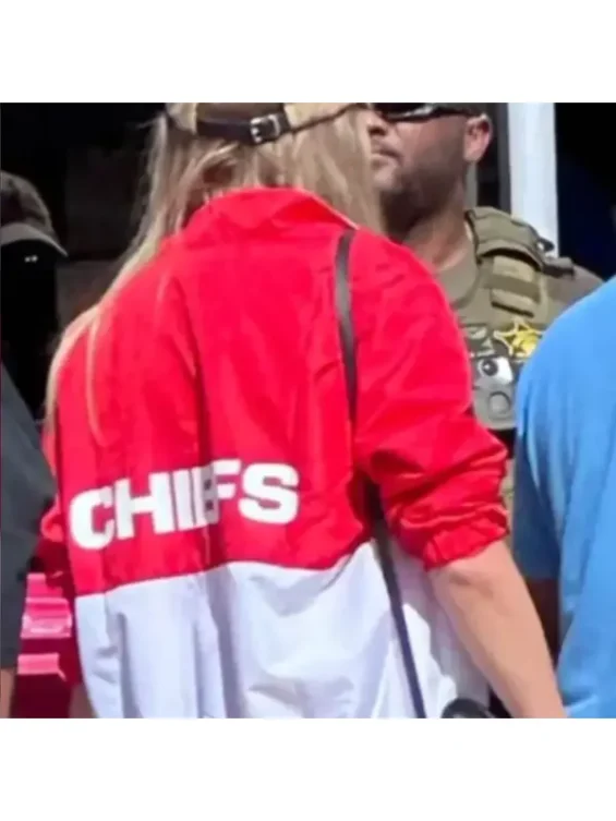 taylor-swift-chiefs-jacket