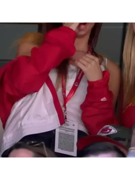taylor-swift-chiefs-jacket