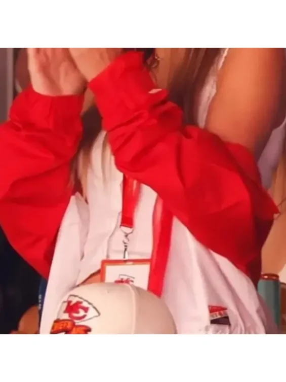taylor-swift-chiefs-jacket