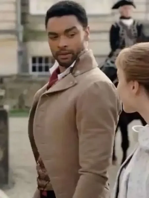 Bridgerton-Rege-Jean-Page-Beige-Tailcoat