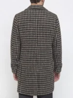 Back view of The Gentlemen Netflix Daniel Ings long coat. This Freddy Horniman signature houndstooth coat cosplay is a great winter piece.