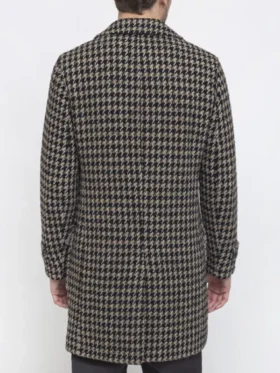 Back view of The Gentlemen Netflix Daniel Ings long coat. This Freddy Horniman signature houndstooth coat cosplay is a great winter piece.
