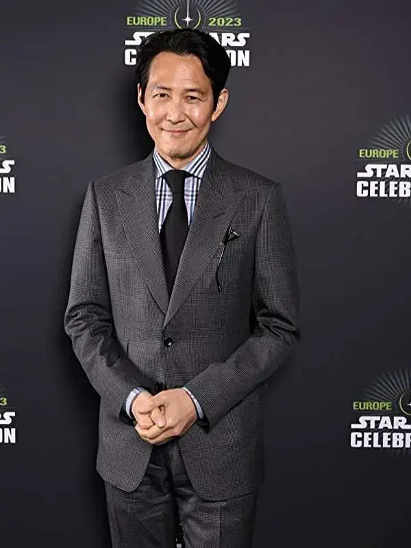 Star-Wars-The-Acolyte-2024-Lee-Jung-jae-Grey-Suit A man wearing a formal grey three-piece suit with a lapel collar inspired by Lee Jung-jae in The Acolyte.
