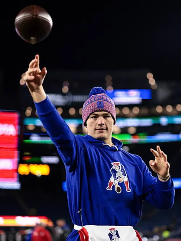 Combine Retro Fleece Pullover Hoodie In Front Of Side Drake Maye Patriots Retro Logo Hoodie in royal blue.