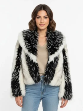 Erin Andrews on the sidelines in Seattle, wearing a dark brown version of the viral Auter fur coat during the NFC Championship.