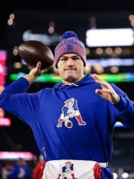 Drake Maye Patriots retro pullover hoodie featuring a premium fleece finish.