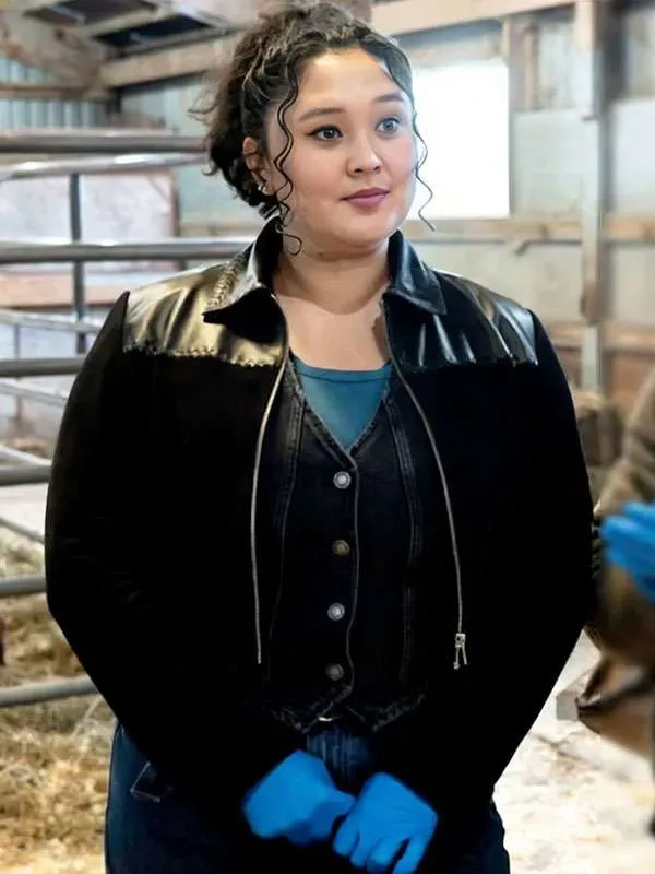 Minds-S02-Dana-Dang-Black-Jacket In Front Of Closure Brilliant Minds S02 Dana Dang Black Jacket with a detailed front closure view.