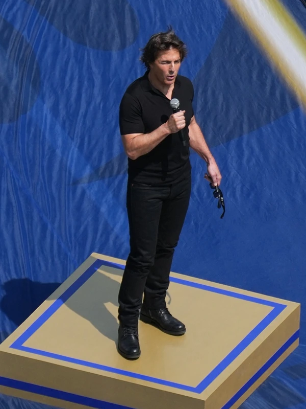 World Cup Closing Ceremony Tom Cruise T-Shirt featuring casual styling, a comfortable fit, and a polished celebrity-inspired look